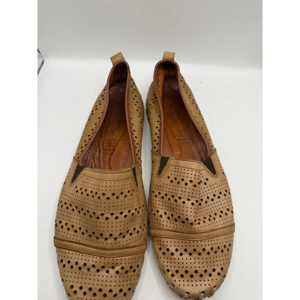 Spring Step Tan Leather Perforated Loafers Womens 41 Slip On Flats Turkey Made